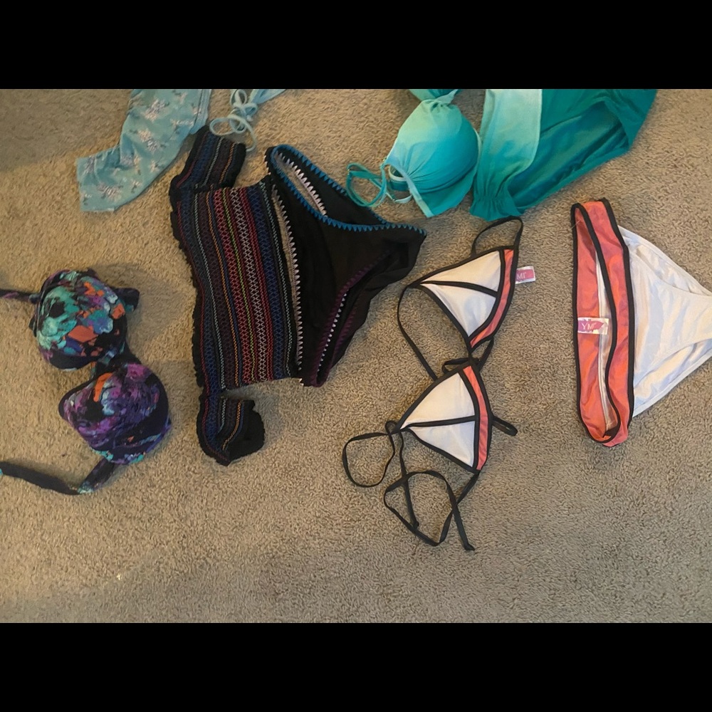 Bikinis ! - Picture 6 of 7